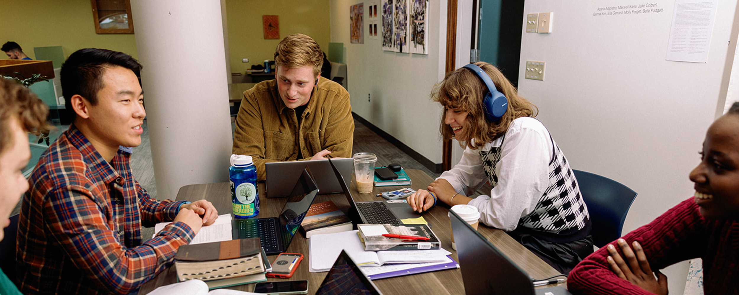 students collaborating together on a project 