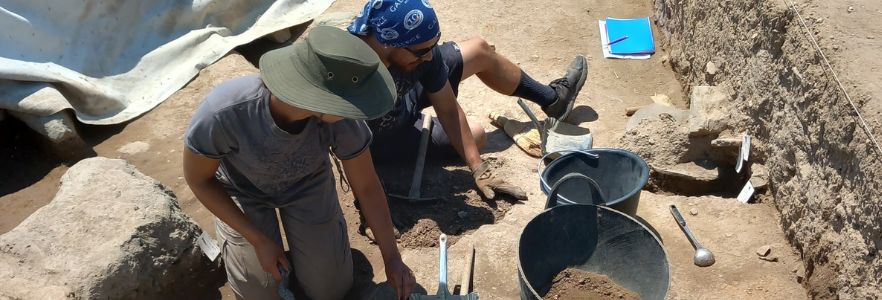 Students digging at archaeological dig