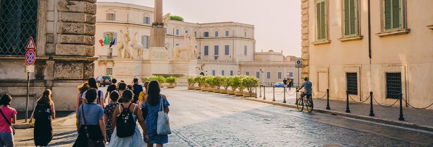 Students walking through Rome