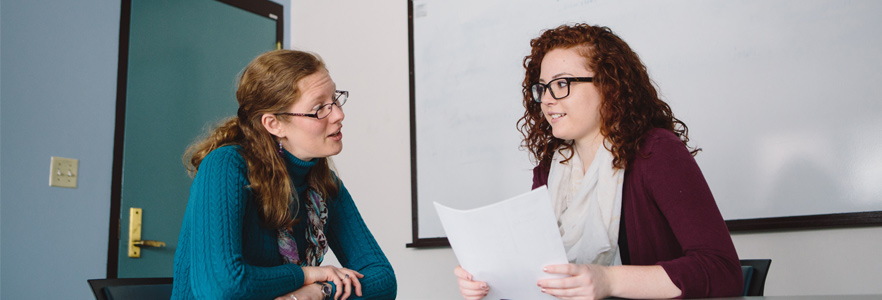 a Gordon advisor meeting with a student